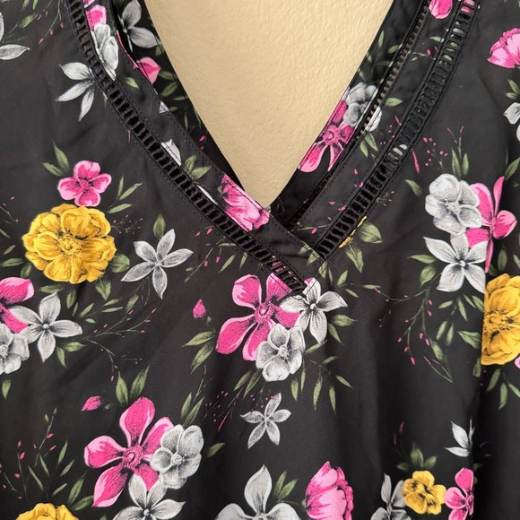 Torrid Black Tank Top with Pink and Yellow Floral Pattern Size 4/4X - Picture 5 of 10